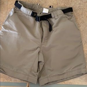 Belted short cargo